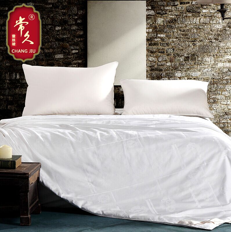 春天到了，為自己換一床優(yōu)質(zhì)蠶絲被吧！